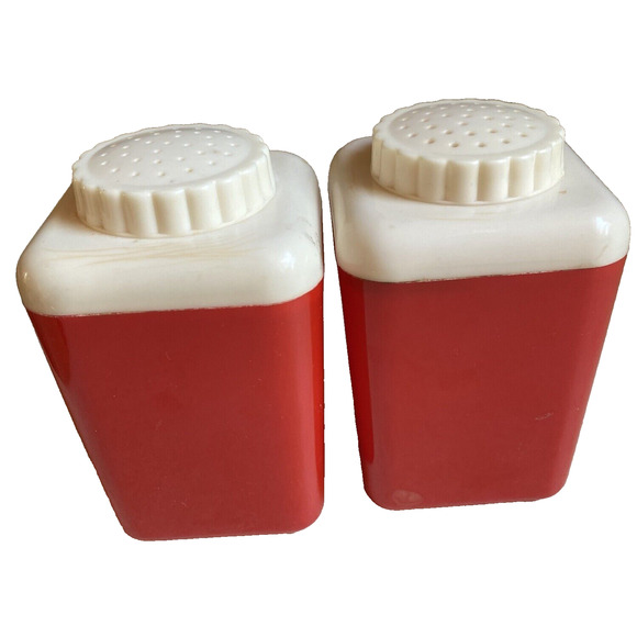 Vintage 1940's Red & White Plastic Salt & Pepper Shakers LUSTRO WARE Kitchen Set - Picture 7 of 9